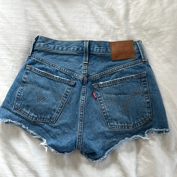 Levi’s shorts - Picture 2 of 2